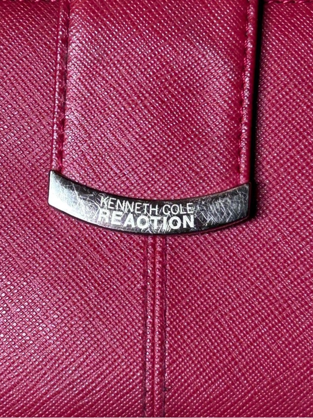 Kenneth Cole Reaction Women Wallet Red 6"x4"  Zipper - Picture 2 of 7